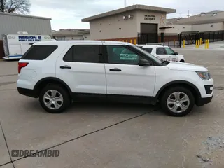 2017 Ford Police Interceptor Utility z VIN 1FM5K8AR4HGD25759, wystawiony jako IAAI lot #41668078 z przebiegiem 100 108 mil mil oraz . Historia ofert i sprzedaży dostępna na DreamBid. Obrazek 13.