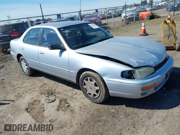 1996 Toyota Camry DX with VIN JT2BG12K4T0381387, listed as a IAAI auction lot 41866017 with 177,198 mi miles. Bid and sale history available at carsss.com. Image 1.