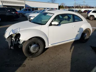 2014 Volkswagen Beetle 2.5L w/Sun with VIN 3VWJP7AT8EM610831, listed as a Copart auction lot 84318174 with 136,931 mi miles and Salvage Title. Bid and sale history available at DreamBid. Image 1.