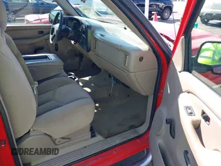2004 Chevrolet Silverado 1500 LS with VIN 1GCEC19V84Z142003, listed as a IAAI auction lot 41998056 with 214,671 mi miles. Bid and sale history available at carsss.com. Image 5.