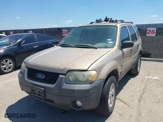 2007 Ford Escape XLT with VIN 1FMYU03147KA19656, listed as a IAAI auction lot 42106323 with 121,515 mi miles. Bid and sale history available at carsss.com. Image 2.
