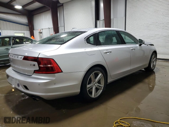 2018 Volvo S90 Momentum z VIN LVY982MK3JP021028, wystawiony jako Copart lot #58322405 z przebiegiem 132 198 mil mil oraz Szkoda całkowita • Salvage title. Historia ofert i sprzedaży dostępna na DreamBid. Obrazek 3.