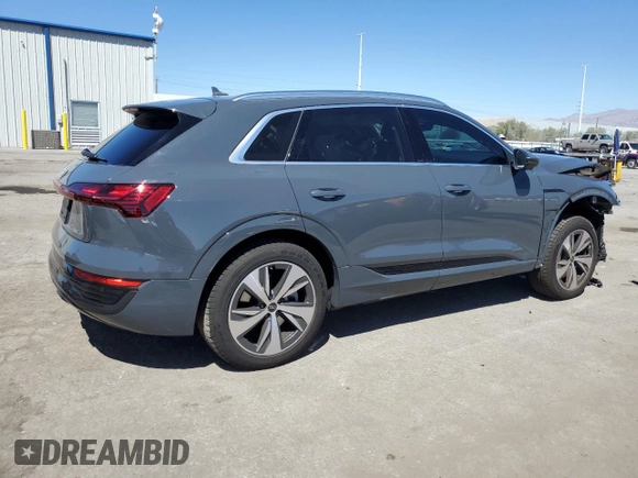 2024 Audi Q8 e-tron Premium Plus z VIN WA15AAGE0RB057434, wystawiony jako Copart lot #68937884 z przebiegiem 1 487 mil mil oraz Szkoda całkowita • Salvage title. Historia ofert i sprzedaży dostępna na DreamBid. Obrazek 3.