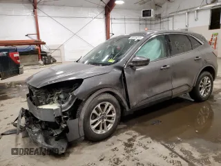 2020 Ford Escape SE z VIN 1FMCU9G64LUA64700, wystawiony jako Copart lot #88816015 z przebiegiem Nie podano mil oraz Szkoda całkowita • Salvage title. Historia ofert i sprzedaży dostępna na DreamBid. Obrazek 1.