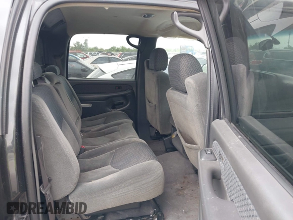2003 Chevrolet Avalanche with VIN 3GNEK13TX3G311583, listed as a IAAI auction lot 42032187 with 301,008 mi miles. Bid and sale history available at carsss.com. Image 8.