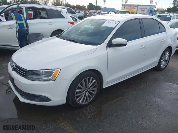 2013 Volkswagen Jetta Sedan SEL w/Nav with VIN 3VWLP7AJ4DM355195, listed as a IAAI auction lot 41422256 with 122,877 mi miles. Bid and sale history available at carsss.com. Image 2.