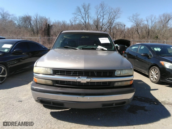 2000 Chevrolet Silverado 1500 with VIN 1GCEC14W6YZ228318, listed as a IAAI auction lot 41609151 with 299,432 mi miles. Bid and sale history available at carsss.com. Image 12.