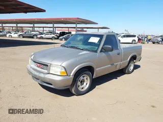 2000 GMC Sonoma SLS w/1SE Pkg with VIN 1GTCS1452YK293533, listed as a IAAI auction lot 41646784 with 121,173 mi miles. Bid and sale history available at carsss.com. Image 2.
