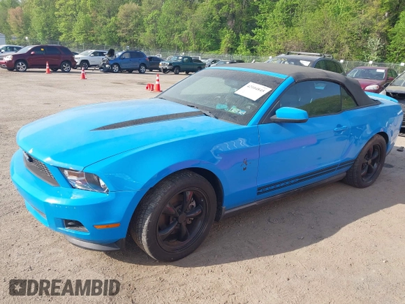 2011 Ford Mustang V6 z VIN 1ZVBP8EM4B5110048, wystawiony jako IAAI lot #42104845 z przebiegiem 141 294 mil mil oraz . Historia ofert i sprzedaży dostępna na DreamBid. Obrazek 6.