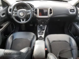 2017 Jeep Compass Latitude z VIN 3C4NJDBB7HT651763, wystawiony jako Copart lot #55028475 z przebiegiem 46 504 mil mil oraz Szkoda całkowita • Salvage title. Historia ofert i sprzedaży dostępna na DreamBid. Obrazek 8.