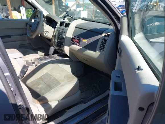 2008 Ford Escape XLT z VIN 1FMCU03198KC06063, wystawiony jako IAAI lot #42672886 z przebiegiem 124 878 mil mil oraz . Historia ofert i sprzedaży dostępna na DreamBid. Obrazek 5.