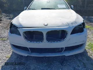 2013 BMW 7 Series 750Li z VIN WBAYE8C50DD133041, wystawiony jako IAAI lot #42280002 z przebiegiem Nie podano mil oraz . Historia ofert i sprzedaży dostępna na DreamBid. Obrazek 6.
