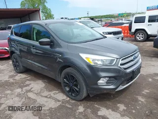 2017 Ford Escape SE z VIN 1FMCU0GDXHUC49237, wystawiony jako IAAI lot #42106147 z przebiegiem 163 505 mil mil oraz . Historia ofert i sprzedaży dostępna na DreamBid. Obrazek 1.