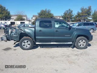 2009 Toyota Tacoma z VIN 3TMLU42N79M027935, wystawiony jako IAAI lot #41645051 z przebiegiem 341 601 mil mil oraz . Historia ofert i sprzedaży dostępna na DreamBid. Obrazek 13.