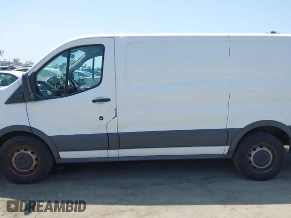 2018 Ford Transit z VIN 1FTYE1YM3JKA17396, wystawiony jako IAAI lot #42575062 z przebiegiem 68 063 mil mil oraz . Historia ofert i sprzedaży dostępna na DreamBid. Obrazek 14.