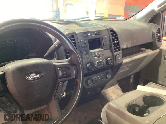2019 Ford F-150 XL z VIN 1FTMF1CB0KKD36063, wystawiony jako IAAI lot #42459469 z przebiegiem 104 067 mil mil oraz . Historia ofert i sprzedaży dostępna na DreamBid. Obrazek 13.