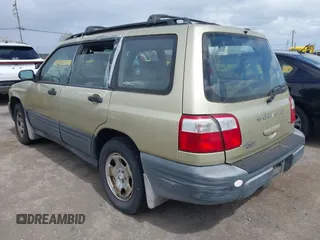2001 Subaru Forester L with VIN JF1SF63511G703834, listed as a IAAI auction lot 41904604 with 137,225 mi miles. Bid and sale history available at carsss.com. Image 3.