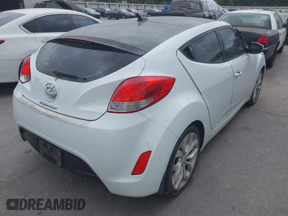 2013 Hyundai Veloster w/Black Int с VIN KMHTC6AD5DU166601, выставлен на аукционе IAAI как лот 42182995 с пробегом 143 106 миль миль и . История ставок и продаж доступна на DreamBid. Изображение 4.