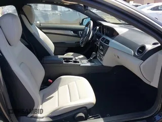 2013 Mercedes-Benz C 250 z VIN WDDGJ4HB3DG049866, wystawiony jako IAAI lot #42267407 z przebiegiem 87 499 mil mil oraz . Historia ofert i sprzedaży dostępna na DreamBid. Obrazek 5.