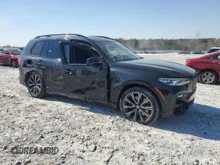 2022 BMW X7 M50i z VIN 5UXCX6C0XN9M94389, wystawiony jako Copart lot #49696505 z przebiegiem 22 908 mil mil oraz Szkody całkowita. Historia ofert i sprzedaży dostępna na DreamBid. Obrazek 4.