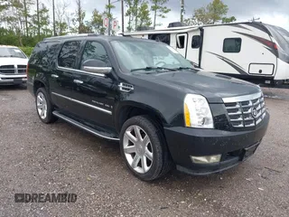 2007 Cadillac Escalade ESV with VIN 1GYFK66847R415973, listed as a IAAI auction lot 40475771 with 173,302 mi miles. Bid and sale history available at carsss.com. Image 1.