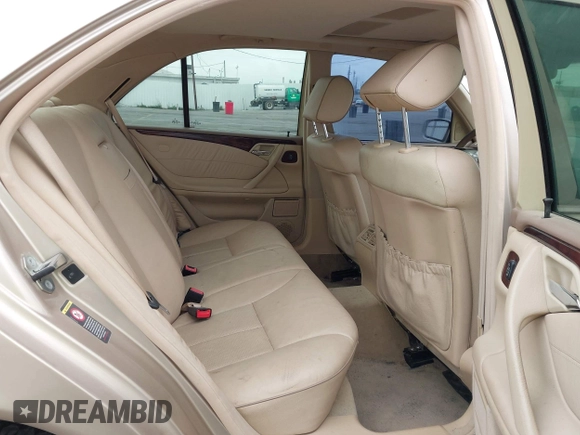 2001 Mercedes-Benz E 320 z VIN WDBJF65J71B245423, wystawiony jako IAAI lot #42117041 z przebiegiem 143 885 mil mil oraz . Historia ofert i sprzedaży dostępna na DreamBid. Obrazek 8.