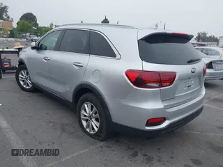 2019 Kia Sorento LX z VIN 5XYPG4A36KG438741, wystawiony jako IAAI lot #42384999 z przebiegiem 94 640 mil mil oraz . Historia ofert i sprzedaży dostępna na DreamBid. Obrazek 3.
