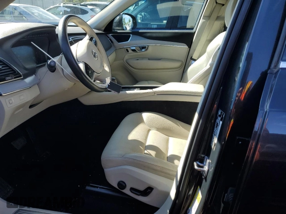 2021 Volvo XC90 Momentum with VIN YV4102PK1M1720959, listed as a Copart auction lot 72402494 with 46,135 mi miles and Salvage Title. Bid and sale history available at carsss.com. Image 7.
