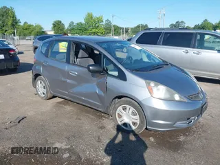 2009 Honda Fit z VIN JHMGE88289C002965, wystawiony jako IAAI lot #42382336 z przebiegiem 120 727 mil mil oraz . Historia ofert i sprzedaży dostępna na DreamBid. Obrazek 1.