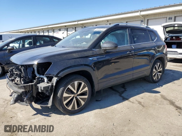 2022 Volkswagen Taos SE z VIN 3VVLX7B28NM027274, wystawiony jako Copart lot #46595745 z przebiegiem 37 293 mil mil oraz Szkody całkowita. Historia ofert i sprzedaży dostępna na DreamBid. Obrazek 1.