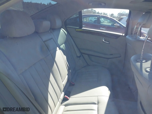 2011 Mercedes-Benz E-Class E 350 Luxury BlueTEC with VIN WDDHF2EB8BA313386, listed as a IAAI auction lot 41367647 with 124,720 mi miles. Bid and sale history available at carsss.com. Image 8.