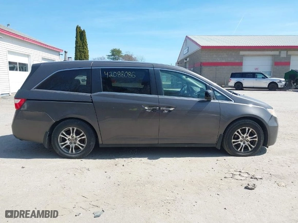 2013 Honda Odyssey EX-L with VIN 5FNRL5H69DB052609, listed as a IAAI auction lot 42088086 with 245,589 mi miles. Bid and sale history available at carsss.com. Image 13.