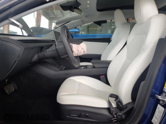 2025 Tesla Model 3 Long Range with VIN 5YJ3E1EA8SF903698, listed as a Copart auction lot 47737195 with 3,513 mi miles and Salvage Title. Bid and sale history available at carsss.com. Image 7.