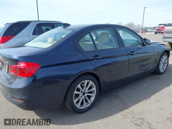 2016 BMW 3 Series 320i xDrive z VIN WBA8A3C50GK689560, wystawiony jako IAAI lot #41761594 z przebiegiem 86 453 mil mil oraz . Historia ofert i sprzedaży dostępna na DreamBid. Obrazek 4.
