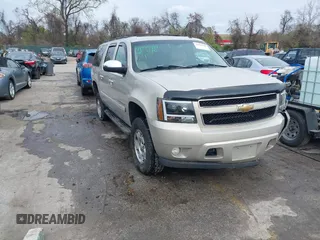 2007 Chevrolet Suburban LT with VIN 3GNFK16387G267959, listed as a IAAI auction lot 41999489 with 106,131 mi miles. Bid and sale history available at carsss.com. Image 1.