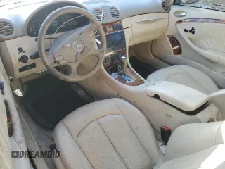 2005 Mercedes-Benz CLK 320 z VIN WDBTJ65J95F148455, wystawiony jako Copart lot #46661625 z przebiegiem 172 524 mil mil oraz Szkody całkowita. Historia ofert i sprzedaży dostępna na DreamBid. Obrazek 8.