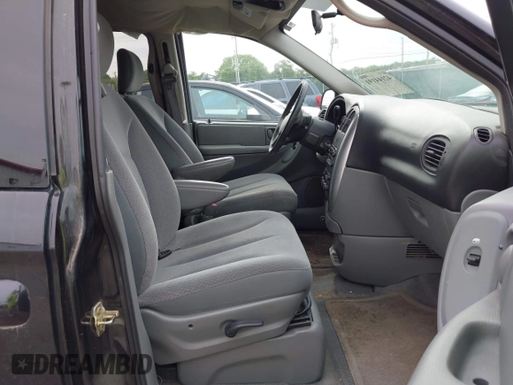 2005 Chrysler Town & Country Touring with VIN 2C4GP54L45R277761, listed as a IAAI auction lot 42144191 with 140,864 mi miles and . Bid and sale history available at DreamBid. Image 5.