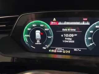 2019 Audi e-tron Prestige with VIN WA1VABGE1KB008769, listed as a IAAI auction lot 41412414 with 41,072 mi miles and . Bid and sale history available at DreamBid. Image 17.