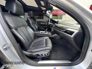 2017 BMW 7 Series ALPINA B7 xDrive z VIN WBA7F2C5XHG422275, wystawiony jako Copart lot #58860745 z przebiegiem 78 093 mil mil oraz Szkody całkowita. Historia ofert i sprzedaży dostępna na DreamBid. Obrazek 5.