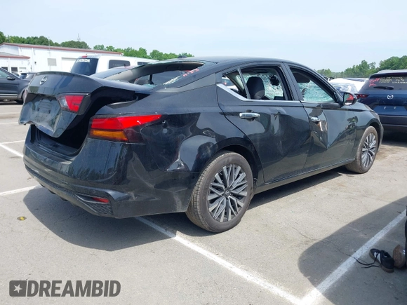 2025 Nissan Altima SV with VIN 1N4BL4DV6SN377960, listed as a IAAI auction lot 42174214 with 4,226 mi miles and . Bid and sale history available at DreamBid. Image 4.