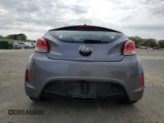 2016 Hyundai Veloster z VIN KMHTC6AD6GU263245, wystawiony jako Copart lot #51296685 z przebiegiem 132 889 mil mil oraz Szkoda całkowita • Salvage title. Historia ofert i sprzedaży dostępna na DreamBid. Obrazek 6.