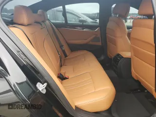 2021 BMW 5 Series M550i xDrive z VIN WBA13BK0XMCF46927, wystawiony jako Copart lot #72636684 z przebiegiem 31 044 mil mil oraz Czysty tytuł • Clean title. Historia ofert i sprzedaży dostępna na DreamBid. Obrazek 10.