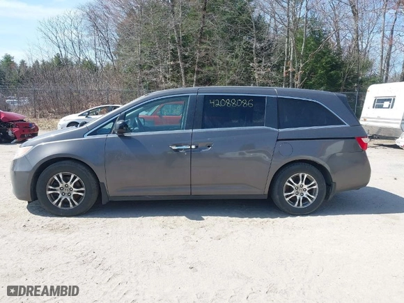 2013 Honda Odyssey EX-L with VIN 5FNRL5H69DB052609, listed as a IAAI auction lot 42088086 with 245,589 mi miles. Bid and sale history available at carsss.com. Image 14.