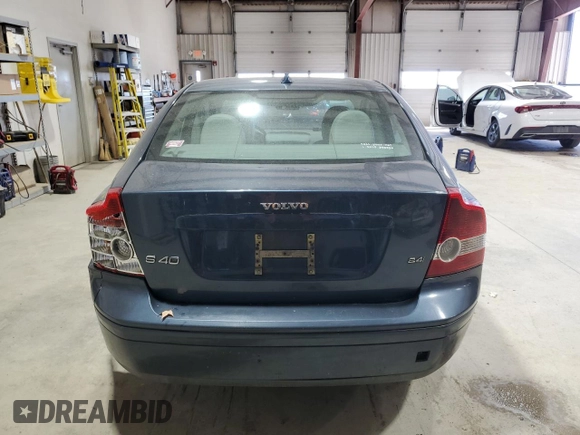 2005 Volvo S40 z VIN YV1MS382252110668, wystawiony jako Copart lot #50420335 z przebiegiem 155 900 mil mil oraz Szkoda całkowita • Salvage title. Historia ofert i sprzedaży dostępna na DreamBid. Obrazek 6.