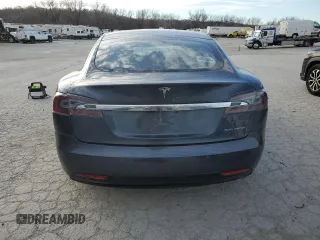 2019 Tesla Model S 75D z VIN 5YJSA1E26KF311684, wystawiony jako Copart lot #84538004 z przebiegiem 165 323 mil mil oraz Szkoda całkowita • Salvage title. Historia ofert i sprzedaży dostępna na DreamBid. Obrazek 6.