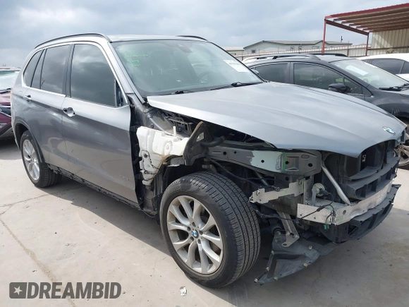 2016 BMW X5 xDrive35i with VIN 5UXKR0C52G0U08532, listed as a IAAI auction lot 41701384 with 100,881 mi miles. Bid and sale history available at carsss.com. Image 1.