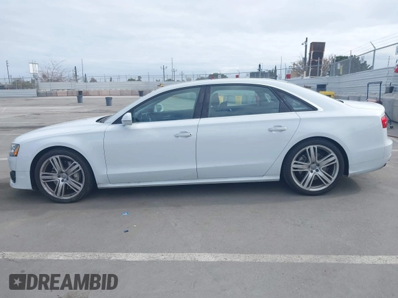2016 Audi A8 Sport z VIN WAU43AFD3GN011061, wystawiony jako IAAI lot #42034532 z przebiegiem 109 877 mil mil oraz . Historia ofert i sprzedaży dostępna na DreamBid. Obrazek 14.