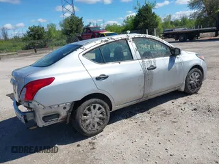 2016 Nissan Versa SV z VIN 3N1CN7AP5GL915381, wystawiony jako IAAI lot #42334410 z przebiegiem 86 373 mil mil oraz . Historia ofert i sprzedaży dostępna na DreamBid. Obrazek 4.