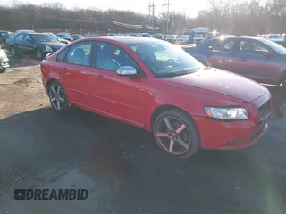 2011 Volvo S40 with VIN YV1672MS0B2549423, listed as a IAAI auction lot 41212963 with 105,389 mi miles. Bid and sale history available at carsss.com. Image 1.