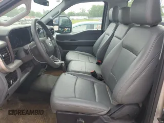 2024 Ford F-250 XL z VIN 1FTBF2BA2REE51567, wystawiony jako Copart lot #59839015 z przebiegiem 8 849 mil mil oraz Szkoda całkowita • Salvage title. Historia ofert i sprzedaży dostępna na DreamBid. Obrazek 7.